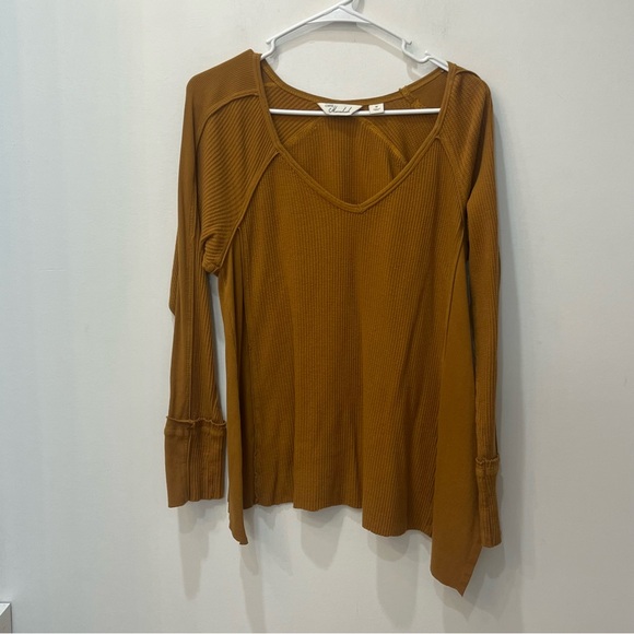 Tops - Boutique style waffle knit Women's Mustard V-Neck Top size medium